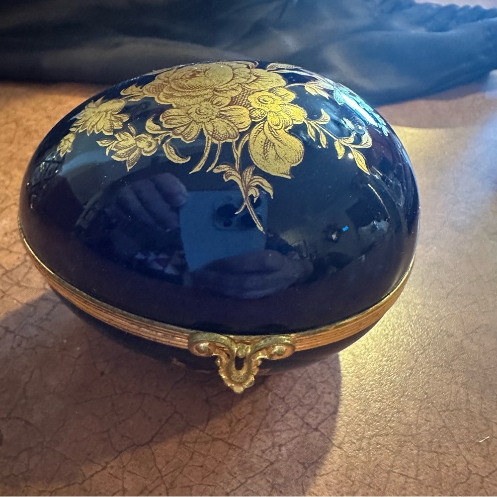 Vintage Limoges France Hand Painted Trinket Box - Picture 4 of 6